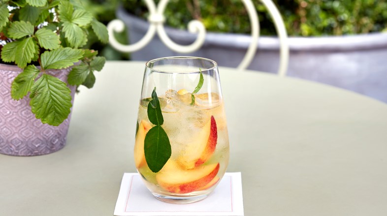 apple spring cocktail