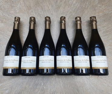 6 bottles of Cremant De Loire wine.