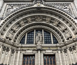 V&A