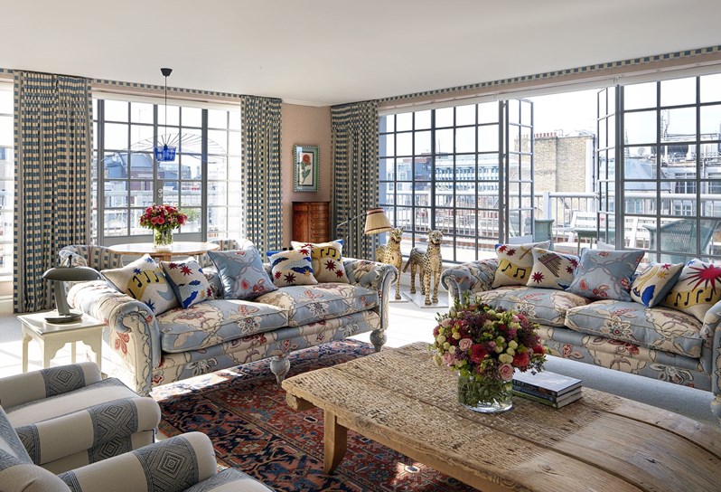 Ham Yard's Apartment 6 showing main sitting room, with 3 sofa's and a table in the middle