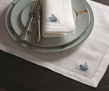 Napkin, Plate and placemat set up