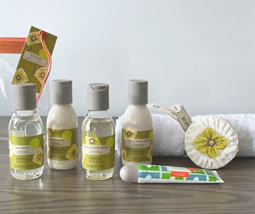 Clear travel bag with 50ml product