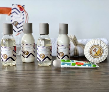 Clear travel bag with 50ml product
