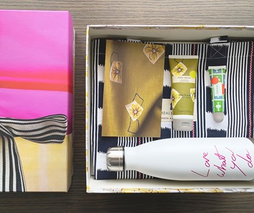 Box of Bag for life, bottle for life, hand cream, notebook