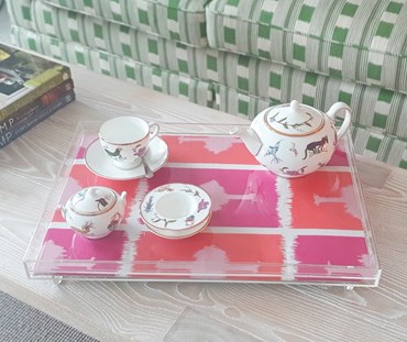 Acrylic tray in pink ozone