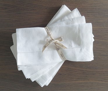 Folded 6 napkins with ribbon