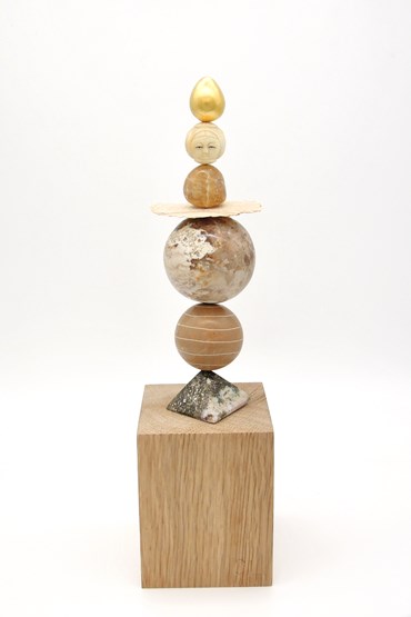 TOTEM 57 is entirely unique made from the following precious crystal stones:
From the top – Form in 23ct gold leaf, vintage Ivory, Honey Calcite, slice of Ash Wood, Mocha Agate, Soap Stone and Ocean Jasper. The stones are supported on a central support sitting on an Sapele wood base.
