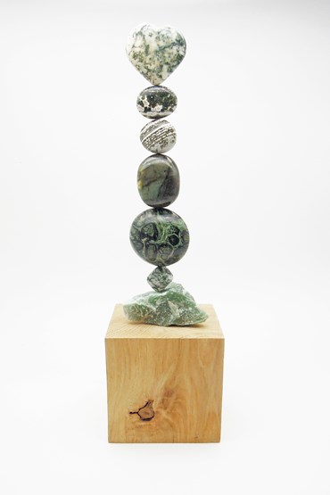 TOTEM 50 is entirely unique made from the following precious crystal stones:
From the top –Moss Agate heart, 2 x Oceania Jasper, Labradorite, Kambala Jasper, Tree Jasper, Raw Tourmaline. The stones are supported on a central support sitting on an oak base.