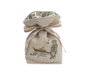 These delightful hand embroidered lavender bags in Sailor's Farewell fabric, lined in complementing hand woven fabrics from historic looms are the perfect gift adding a delicate touch to any room or linen cupboards.
Filled with dried lavender