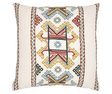 Kit's Ashenwood fabric is a linen base on which an "ikat" inspired design is hand-embroidered in soft blue, green ,red and yellow wool, to make a beautifully detailed cushion, with a contrasting reverse printed in "Willow" in soft green, and blue.
Size: 50x50cm/18.5x18.5in
Content : front: 100% linen /100% wool embroidery.
:back:100% linen