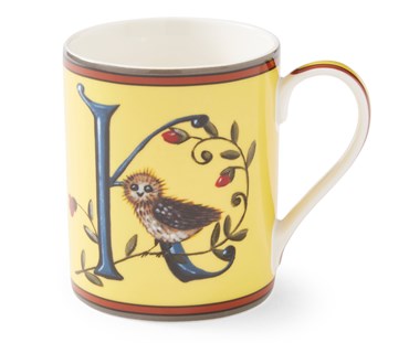 The blue "K" on this lemon yellow mug forms an ideal perch for our small owl to survey the outlook for the day to come, amongst entwined rose hip.