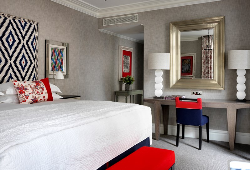 102 Superior Room, to desk LR angle