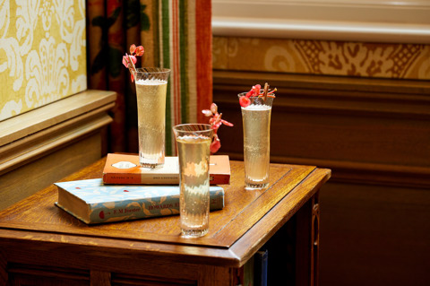 A close-up wide angle group shot of the 'Only Connect' cocktail from the Bloomsbury Group cocktail collection at Oscar Bar & Restaurant
