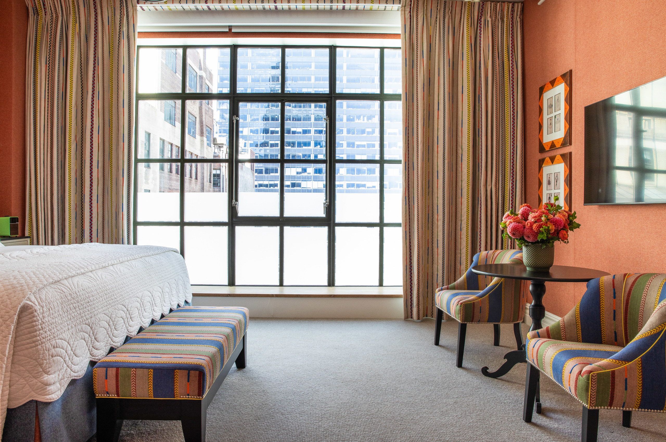 Deluxe Room thumbnail 6