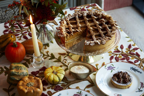 Wide shot of a Thanksgiving's Pecan Pie