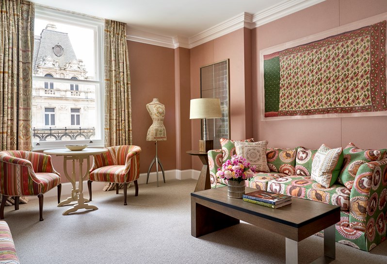 Luxury Junior Suite 303 - Sitting Area