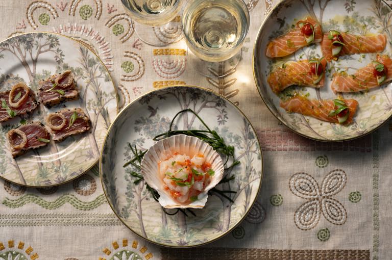 A wide angle close-up shot of a selection of starters including Yellowfin tuna tataki and scallop ceviche at Warren Street Bar