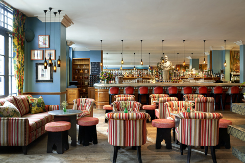 Wide shot of Oscar Bar at Charlotte Street Hotel