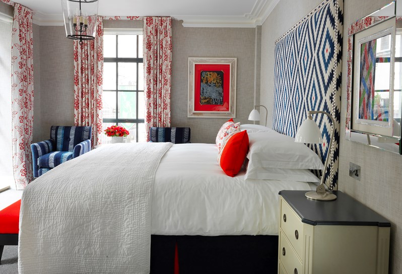 Superior Room, to bed LR angle