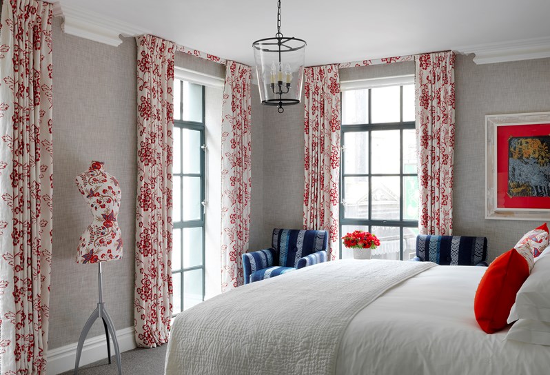 102 Superior Room, to window LR