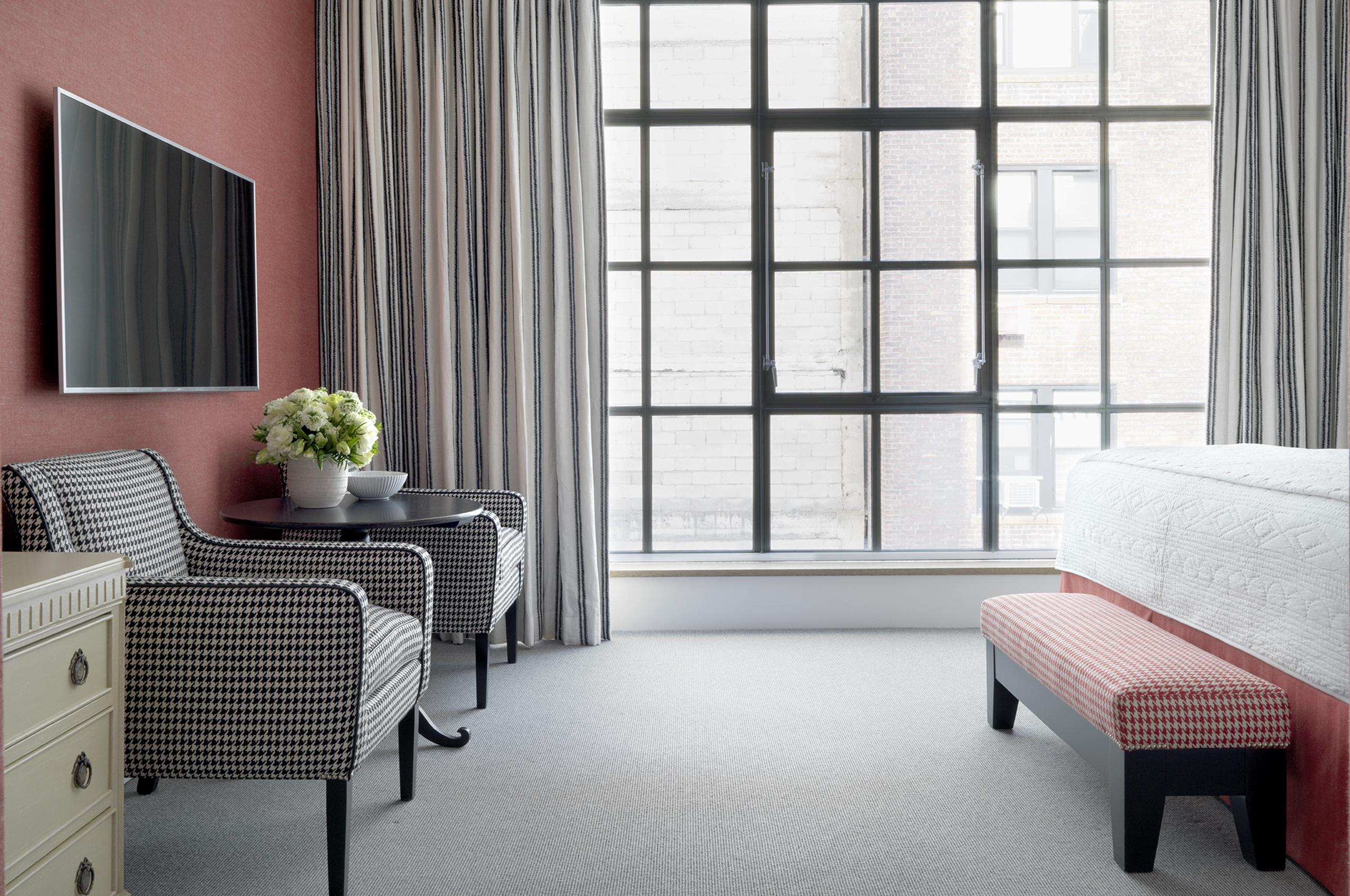 Luxury Room thumbnail 6